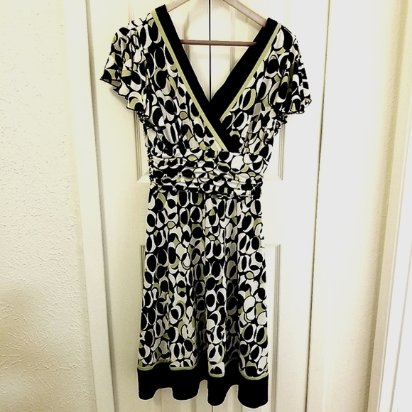 Pretty, Multi Print,Flutter Sleeve Dress - Picture 2 of 13